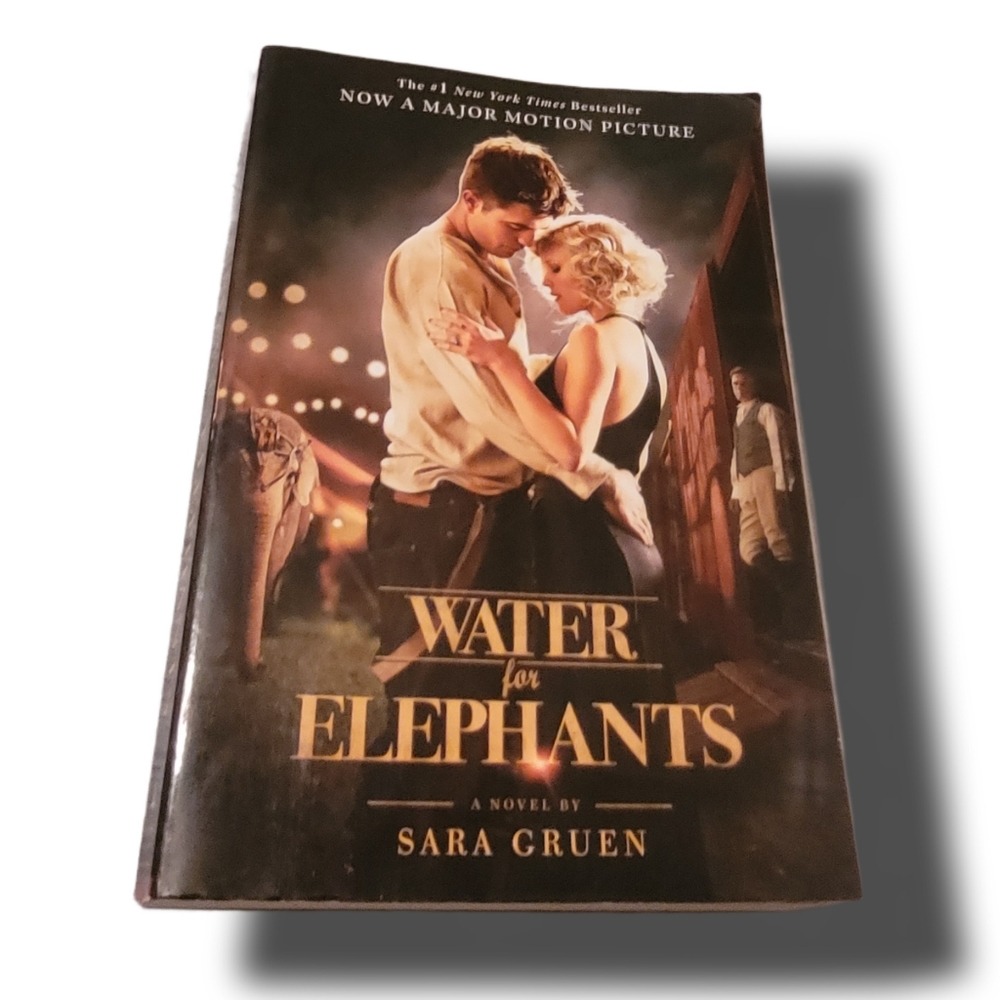 Water for Elephants Paperback Novel by Sara Gruen in Great Read Condition